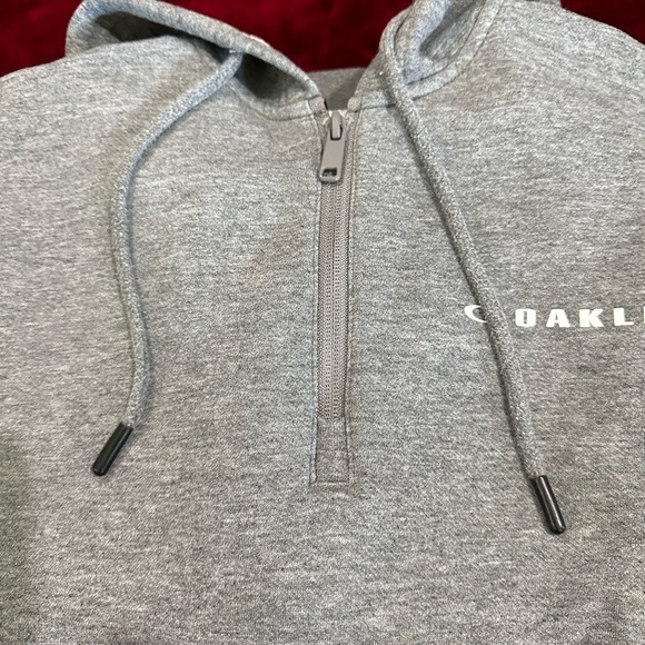 Oakley 1/4 Zip Unisex Hoodie - Picture 9 of 9